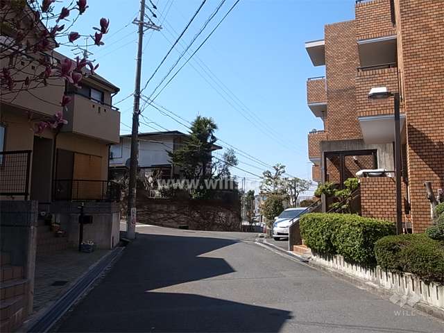 敷地南側の前面道路。