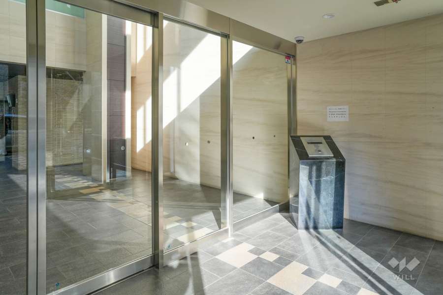 エントランスはオートロック付きです。