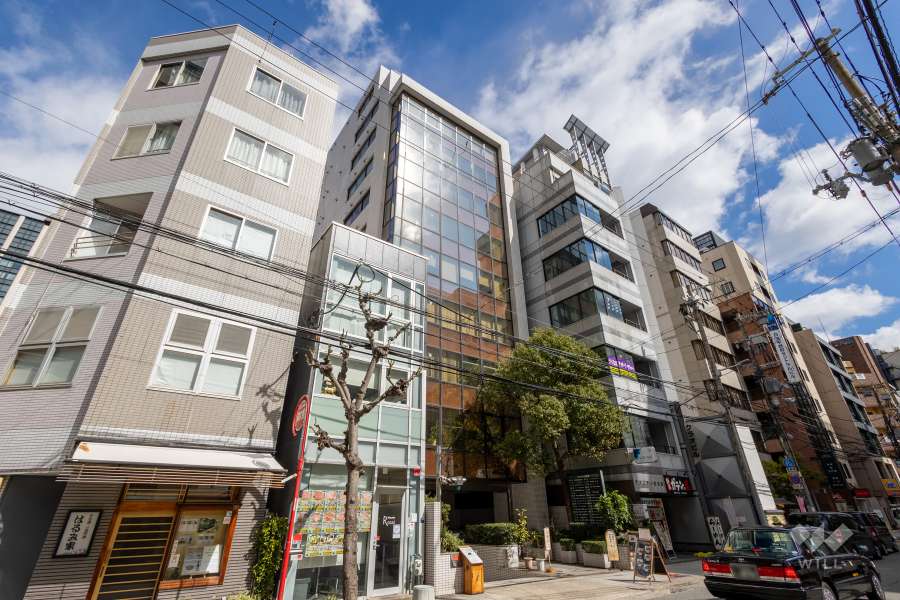 オーセンティック淀屋橋の外観（南西側から）