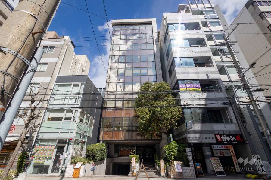 オーセンティック淀屋橋の外観（南側から）