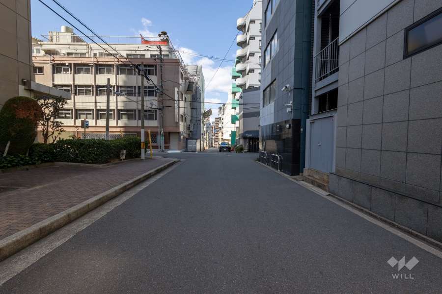 敷地北側の前面道路（東側から）