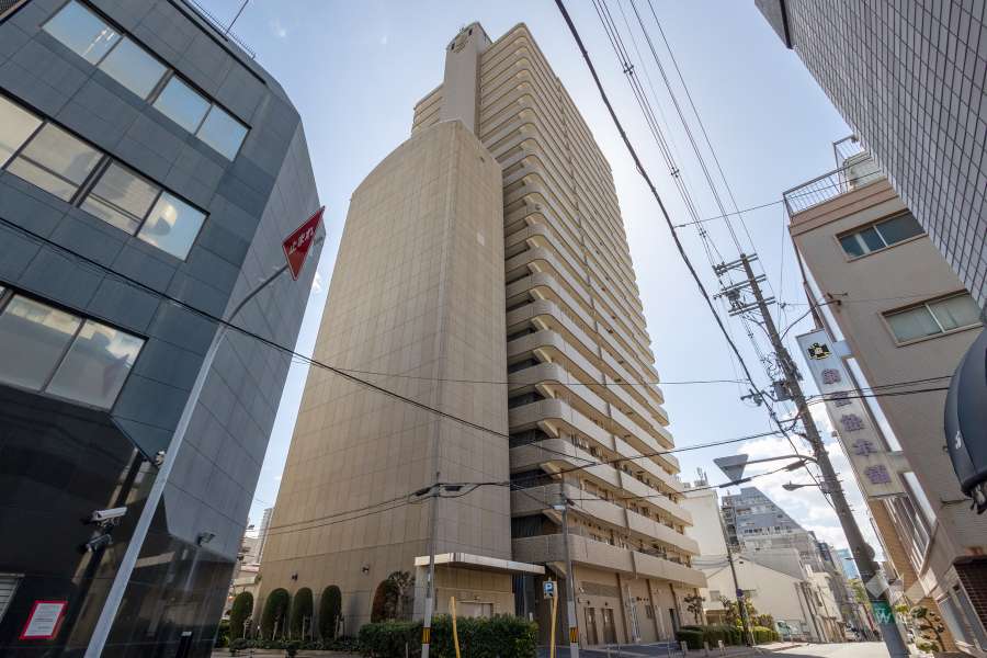 キングマンション心斎橋東の外観（北西側から）