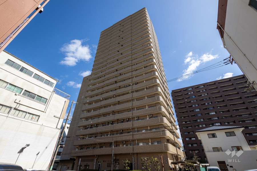 キングマンション心斎橋東の外観（南西側から）