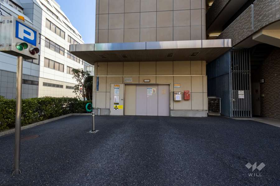 駐車場の出入り口・敷地内駐車場（タワー式立体）