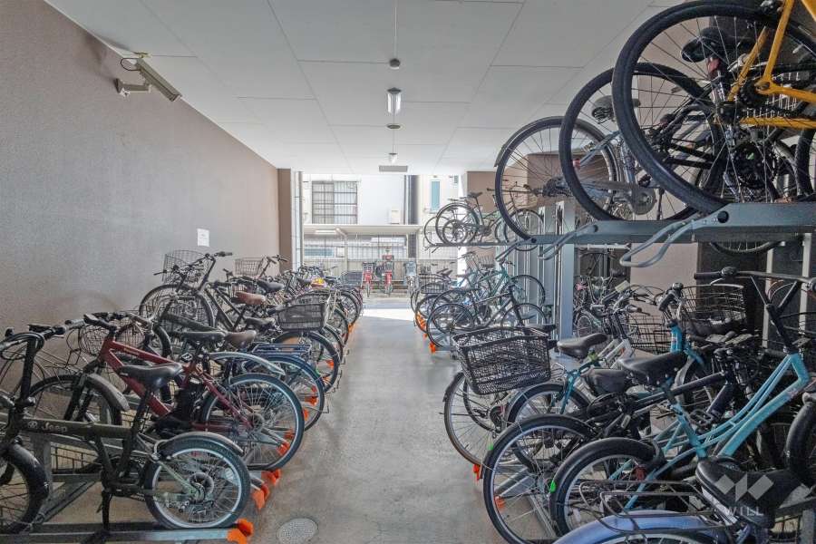 屋内に設けられた駐輪場