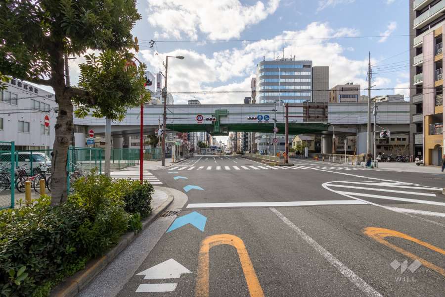 敷地北側の前面道路（東側から）
