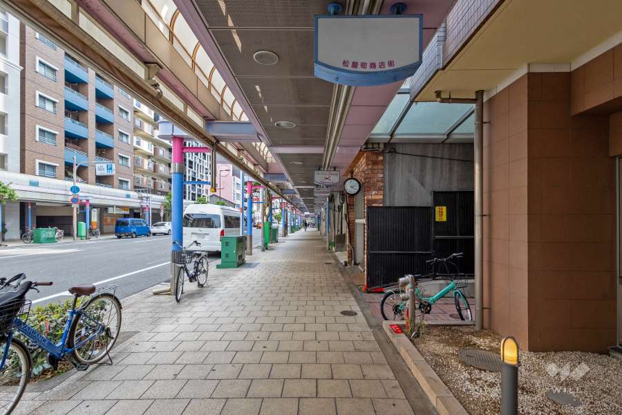 敷地東側の前面道路（北側から）