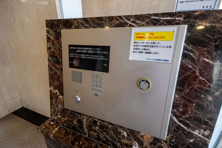 エントランスはオートロック付きです。