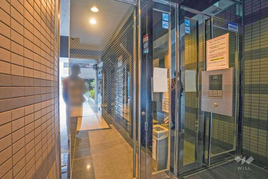 エントランスはオートロック付きです。