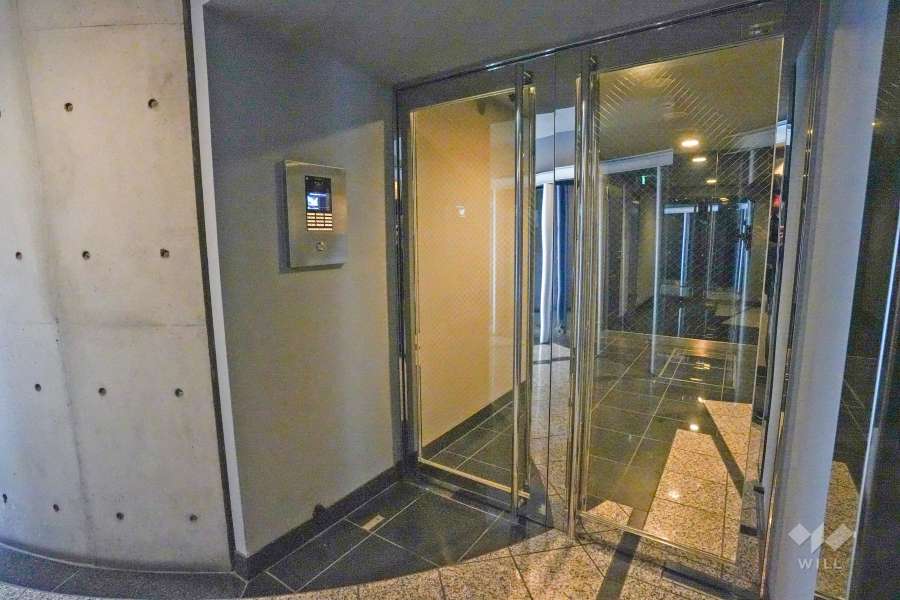 エントランスはオートロック付きです。