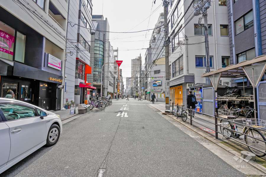 敷地の東側前面道路（北側から）