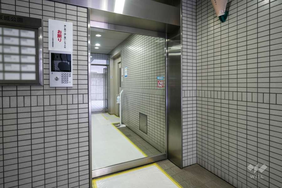 エントランスはオートロック付きです。