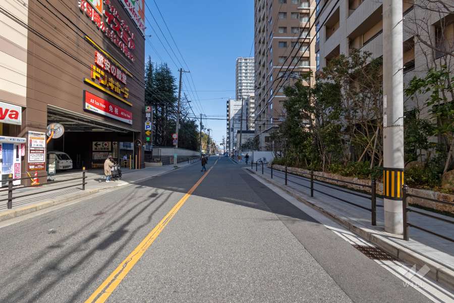 敷地北側の前面道路