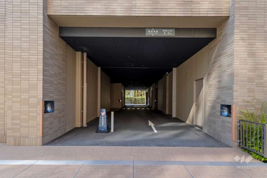 駐車場の出入り口（ロボットゲート付き）