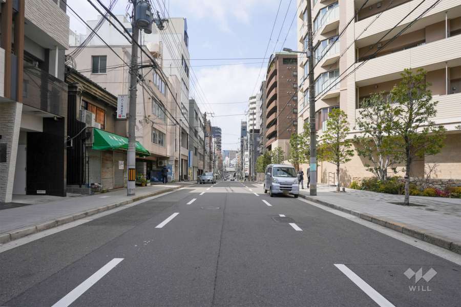 敷地南側の前面道路