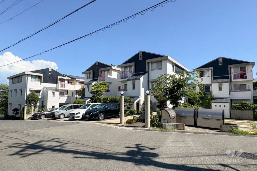 スワローハイツ箕面の外観（北側から）