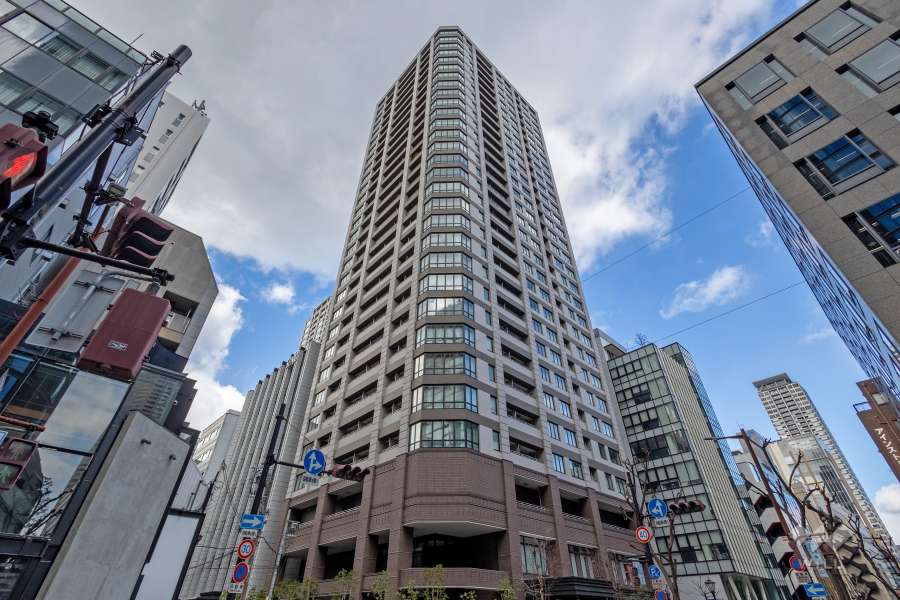 クレヴィアタワー大阪本町の外観（南東側から）