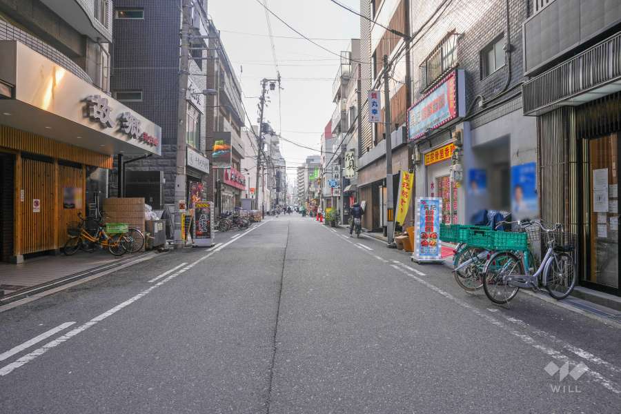 敷地の南側前面道路（東側から）