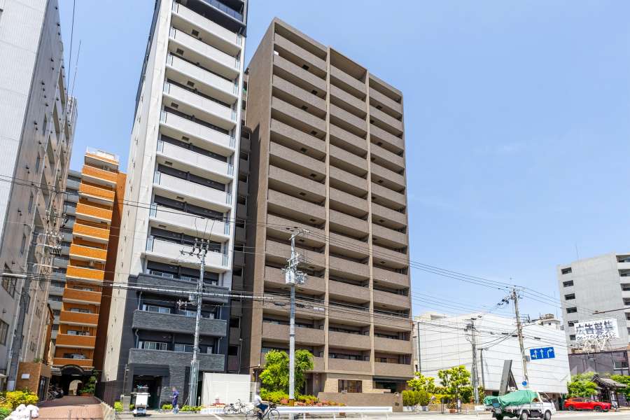 コスモ上町台グレイスタワーの外観（南東側から）