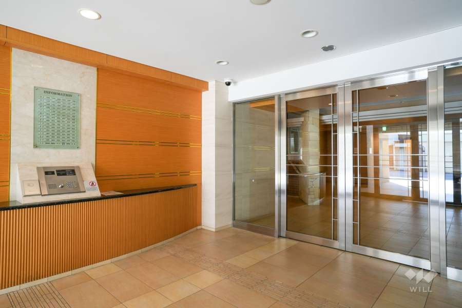 エントランスはオートロック付きです。