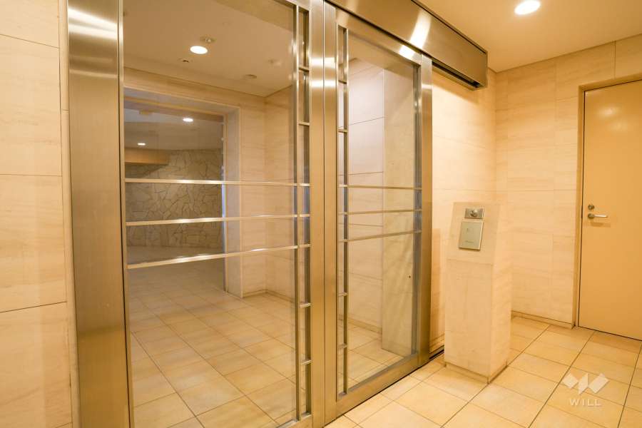 裏口エントランス