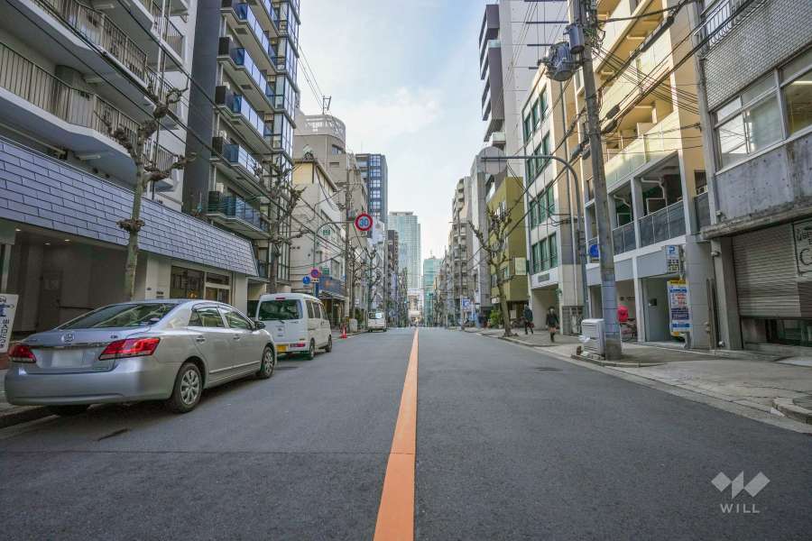 敷地北側の前面道路（東側から）