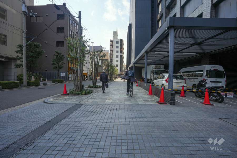 敷地南側の前面道路（東側から）