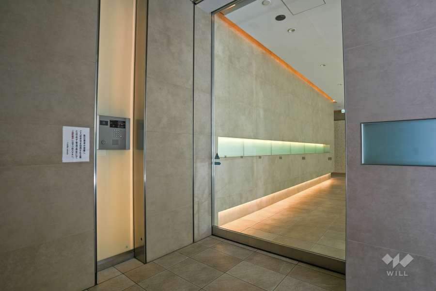 エントランスはオートロック付きです。