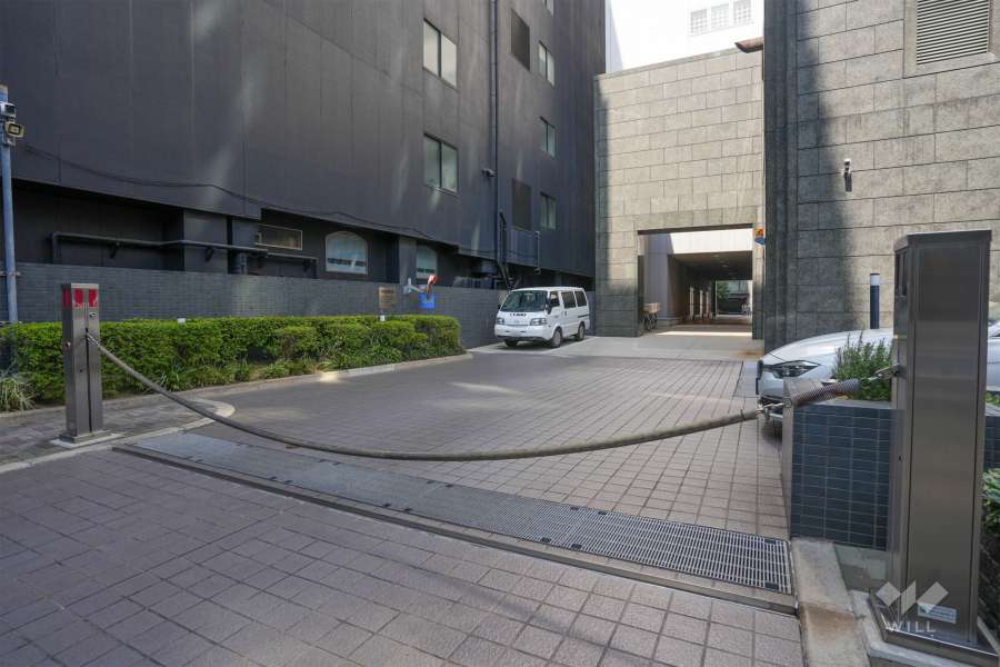 駐車場の出入り口（ロボットゲート付き）