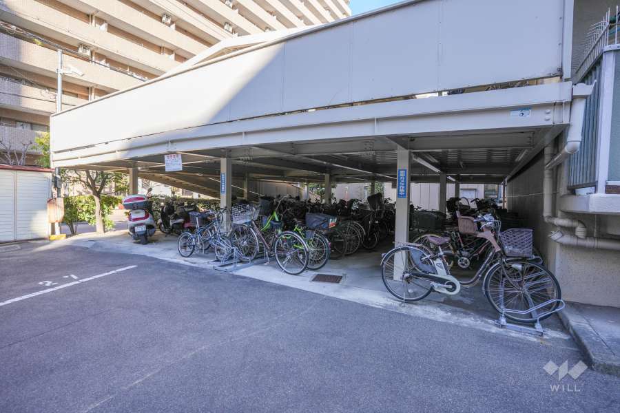 駐輪場とバイク置場