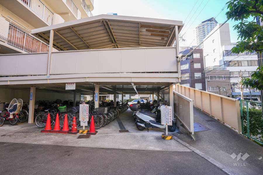 駐輪場とバイク置場