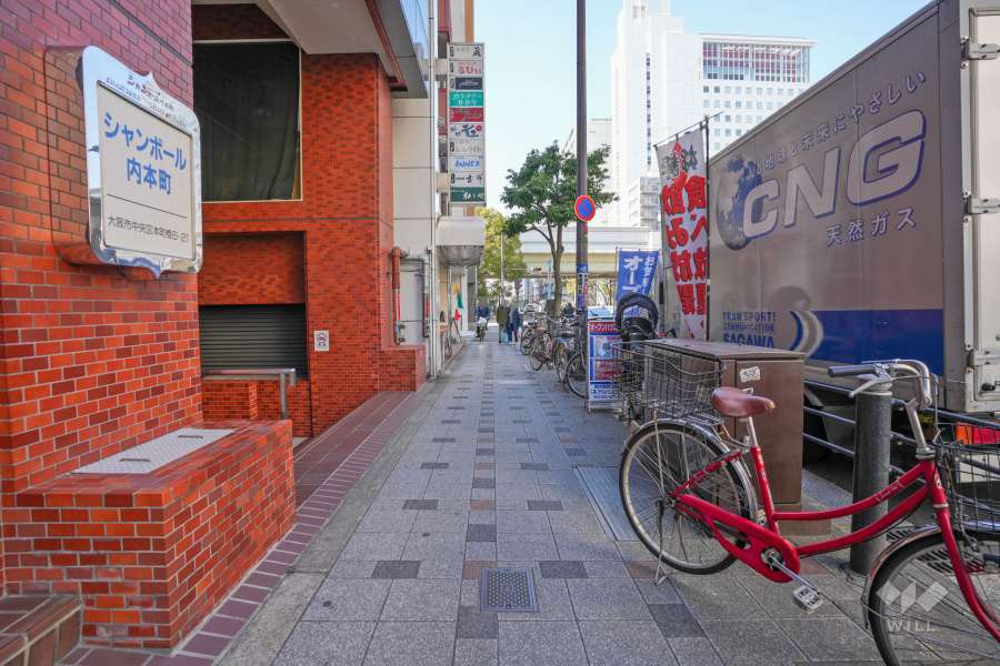 敷地北側の前面道路（東側から）