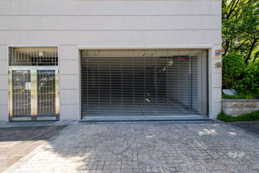 駐車場の出入り口（リングシャッター付き）