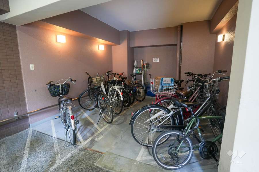 屋内に設けられた駐輪場