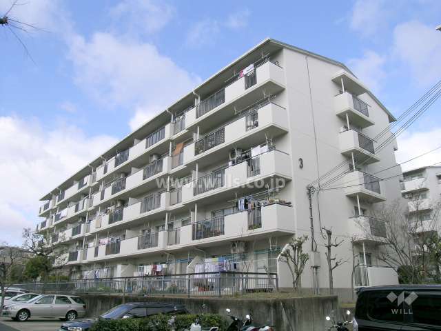グリーンヒル東箕面３号棟の外観（南東側から）