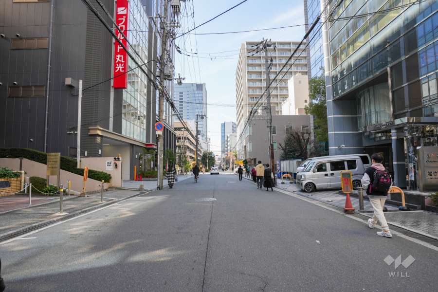 敷地の北側前面道路（東側から）