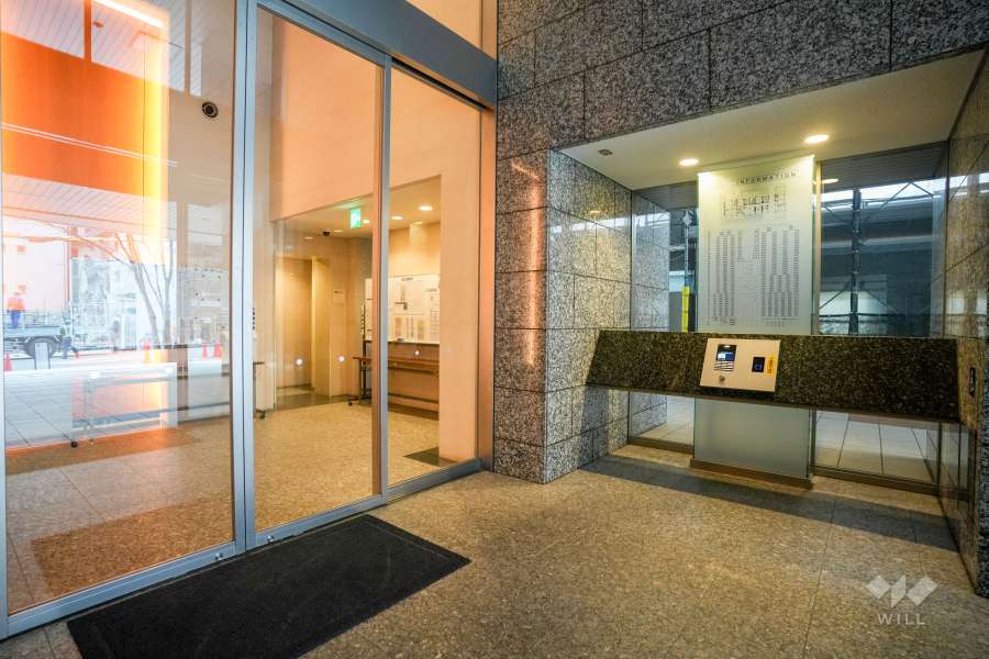 エントランスはオートロック付きです。