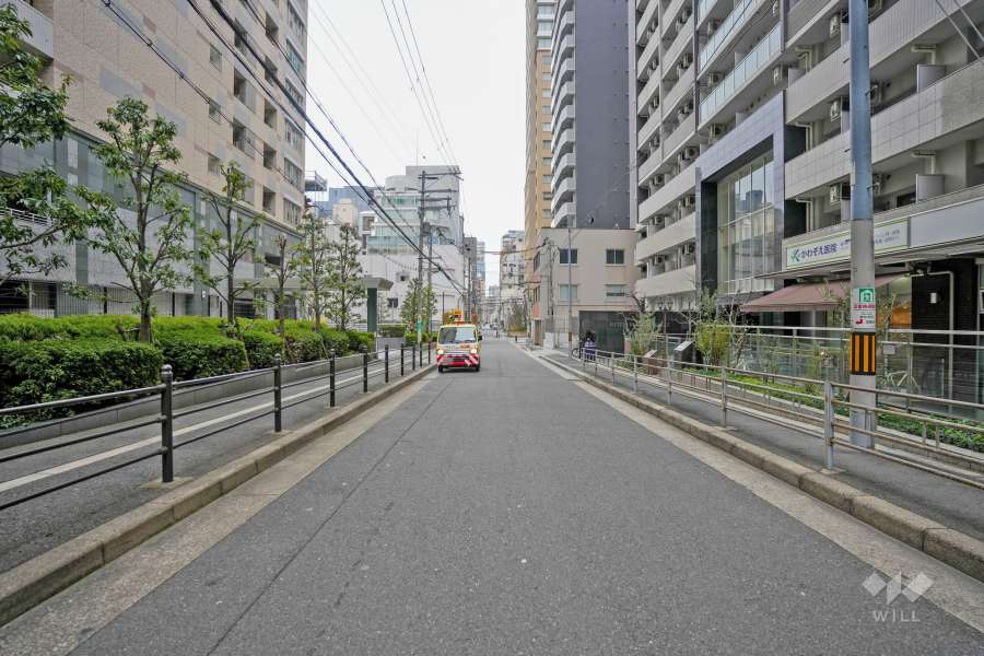 敷地北側の前面道路（東側から）