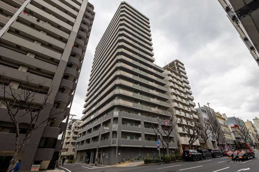 ファミールKOUZTOWERの外観（南西側から）