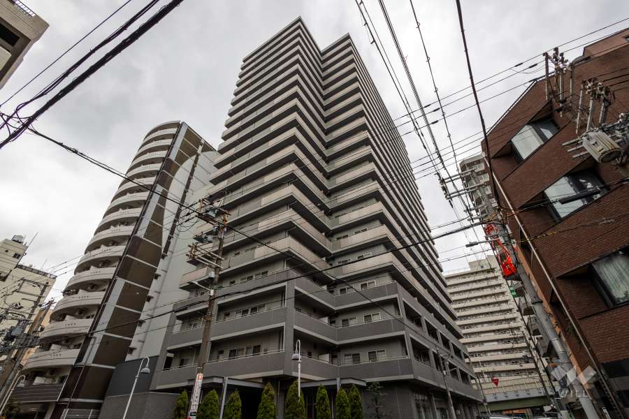 ファミールKOUZTOWERの外観（北西側から）
