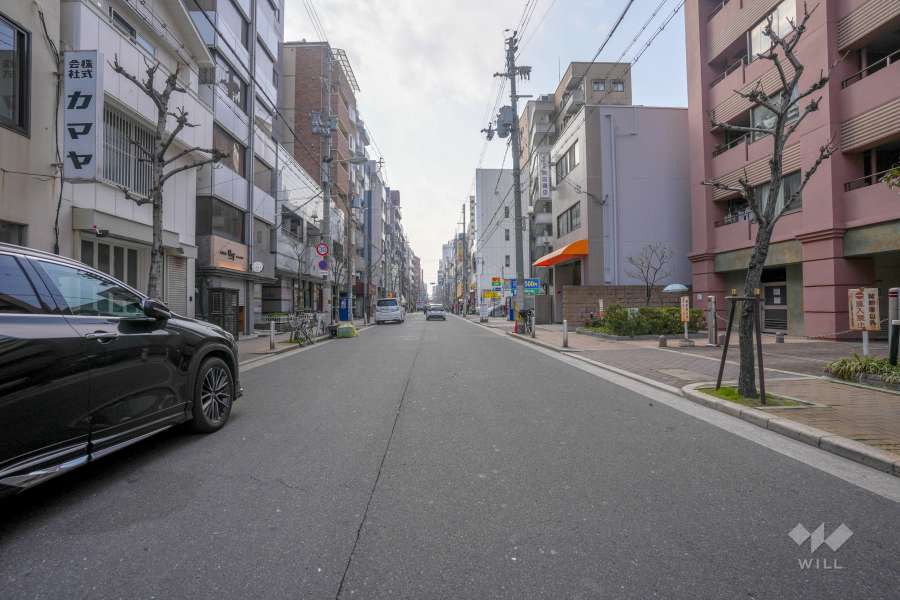 敷地南側の前面道路