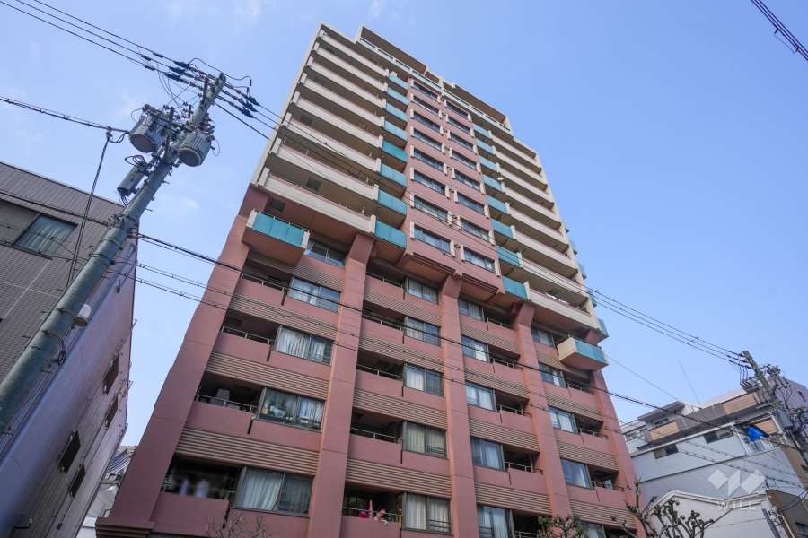 ファミール心斎橋EASTの外観（南西側から）