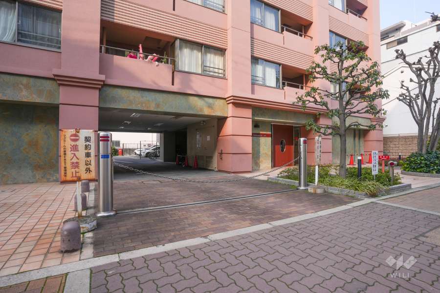 駐車場の出入り口（ロボットゲート付き）