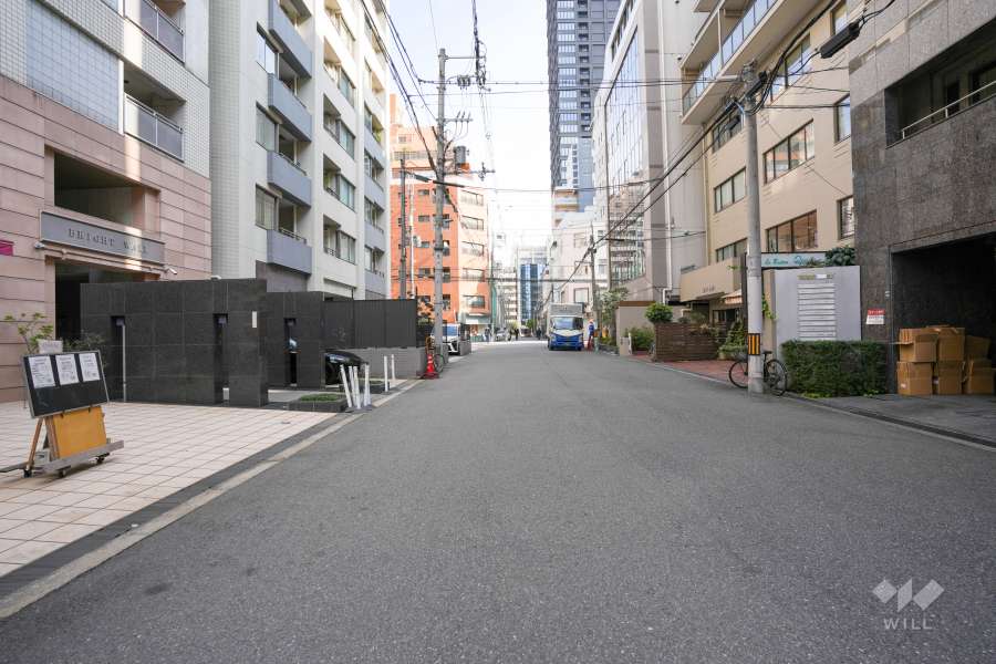 敷地南側の前面道路