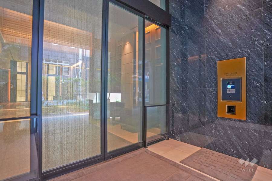 エントランスはオートロック付きです。