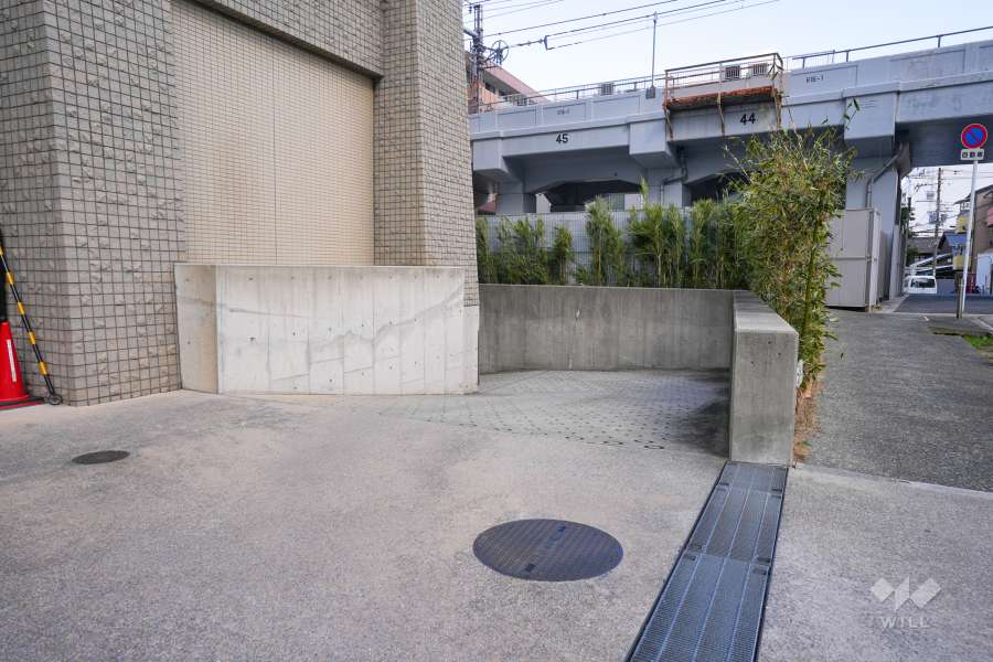 駐車場の出入り口　
