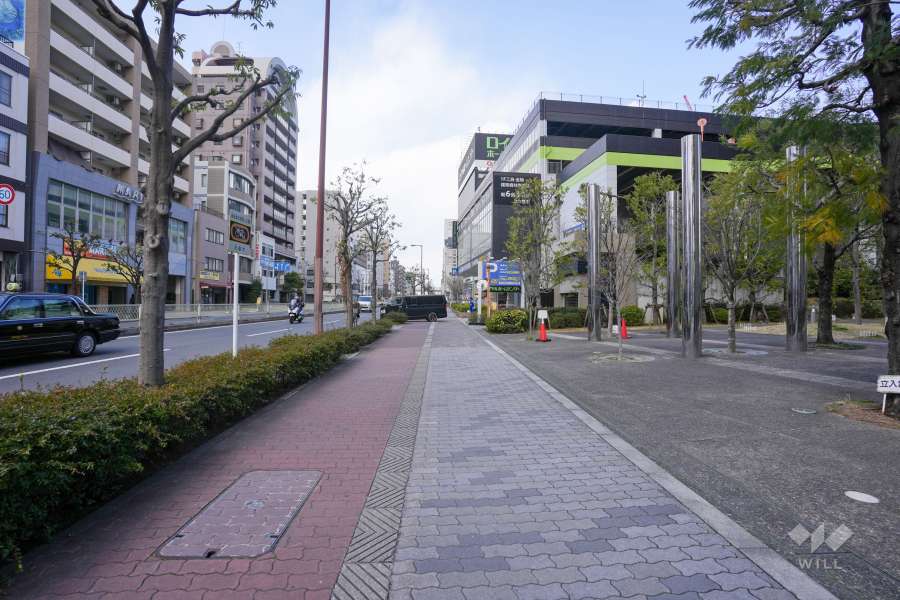 敷地西側の前面道路　