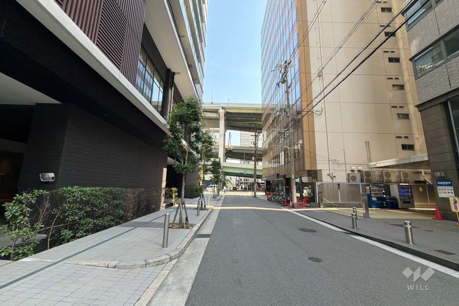 敷地東側の前面道路