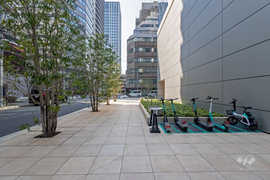 敷地南側の前面道路（東側から）