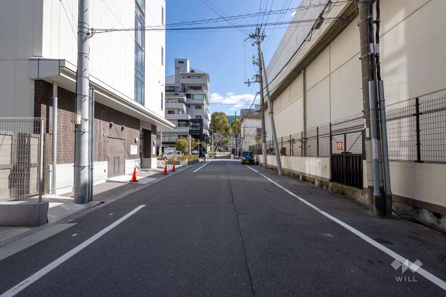 敷地南側の前面道路